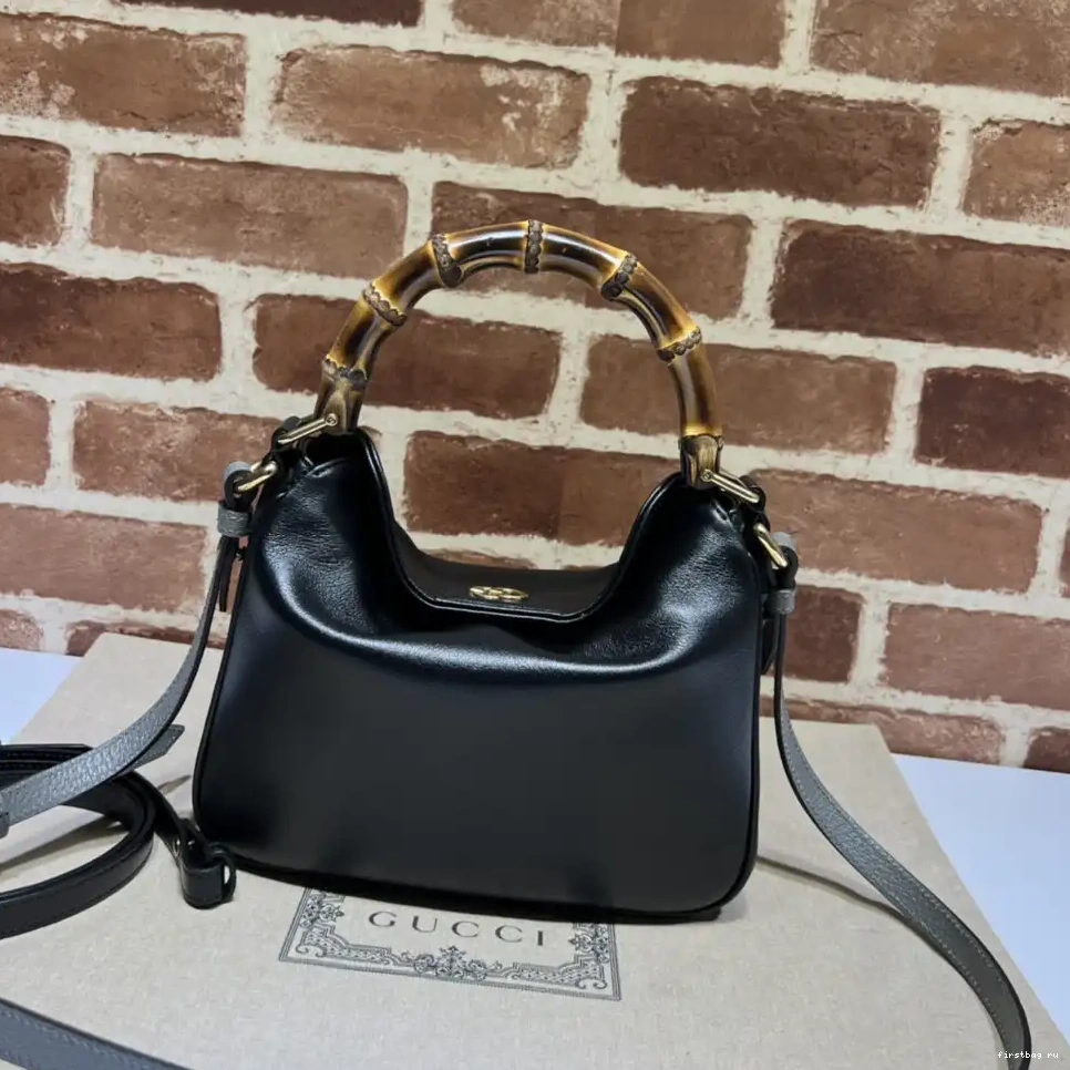 First bag ru Gucci small bag shoulder Diana 0627